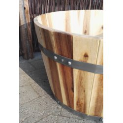 Ny halv t�nde, Akacie