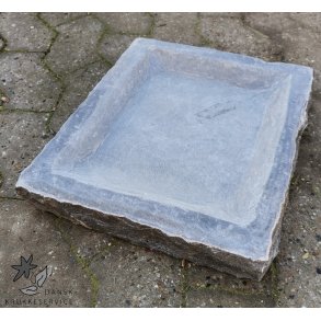 Firkantet Fuglebad 30x35, M�rkegr� granit (Basalt)