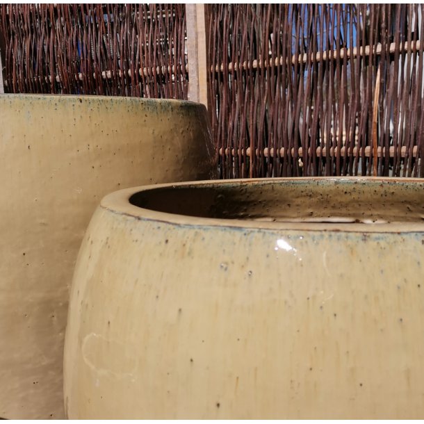 Josephine, Sandfarvet keramik*