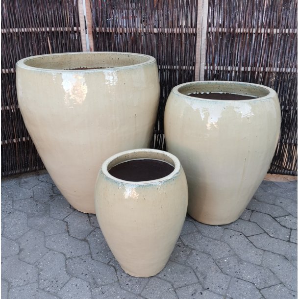 Josephine, Sandfarvet keramik*