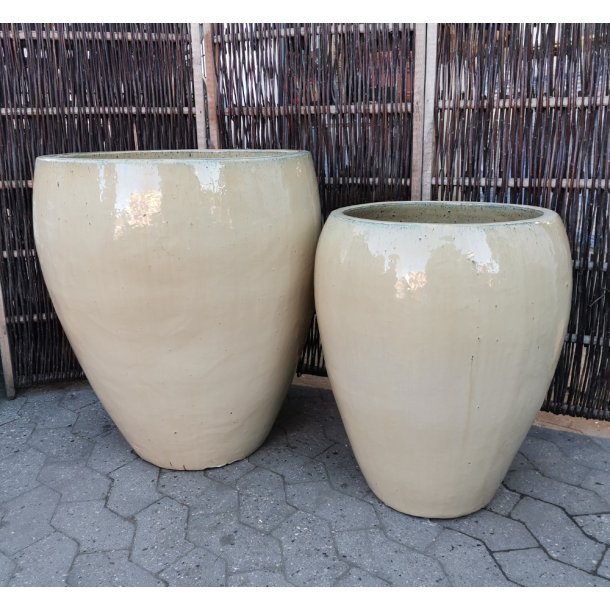 Josephine, Sandfarvet keramik*