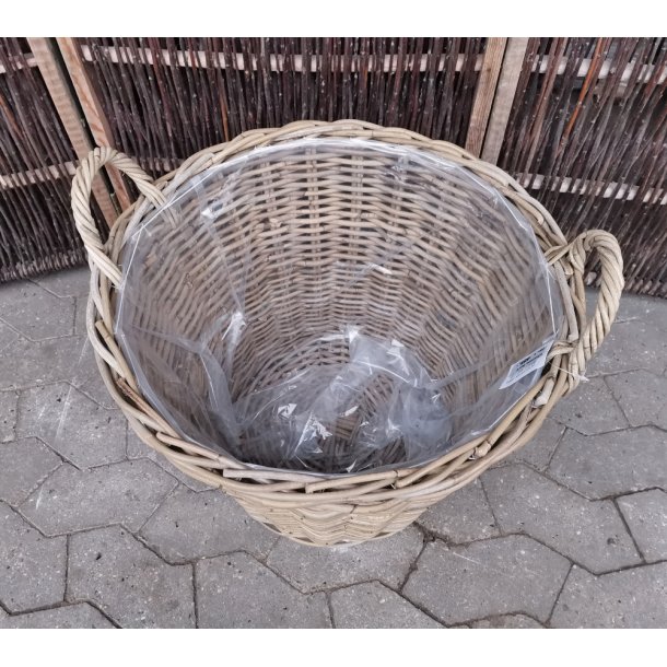 Lisanne, Gr rattan kurv.