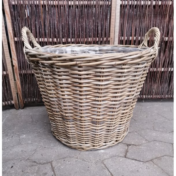 Lisanne, Gr rattan kurv.