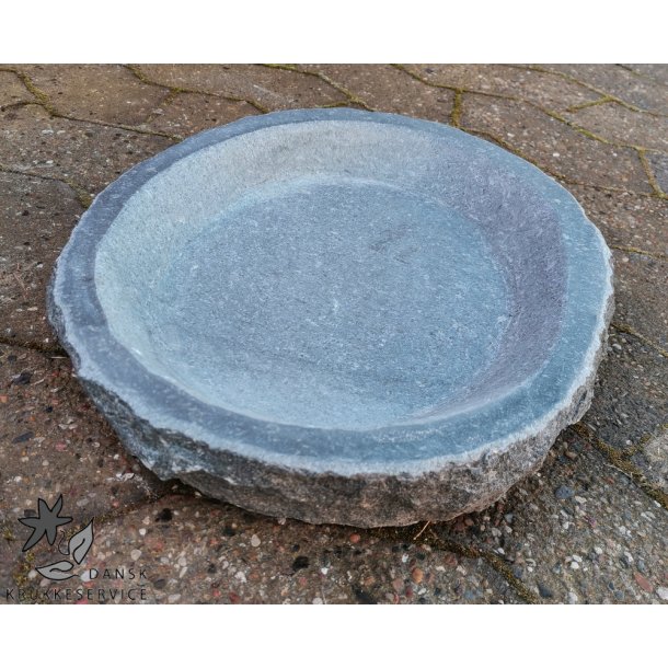 Rundt Fuglebad �35-36, M�rkegr� granit (Basalt)