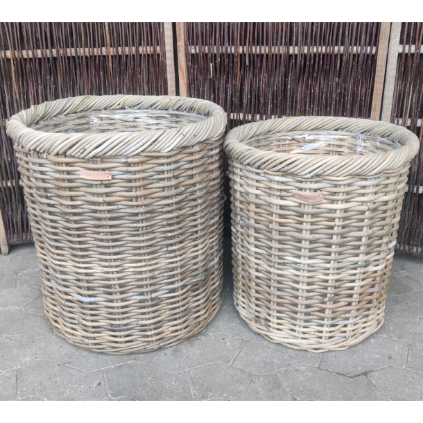 Estelle, Gr rattan kurv.