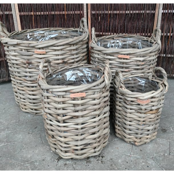 Celine, Gr rattan kurv