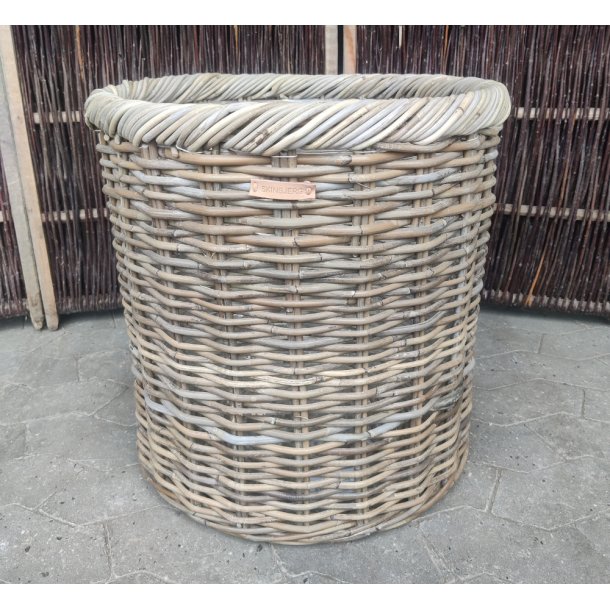 Estelle, Gr rattan kurv.