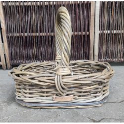 Oval kurv med trbund.