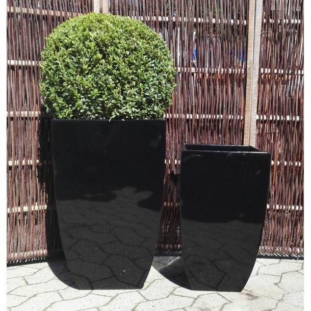 Firkantet blank sort  Polystone Krukke*