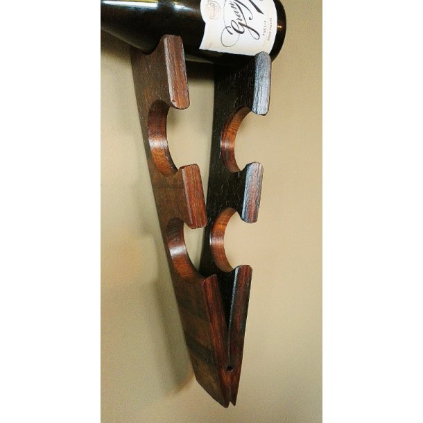 Vghngt vinreol, liggende flasker